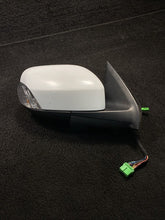 31213834 2007-2014 Volvo XC90 Passenger Door Mirror Side Right Blind Spot OEM White