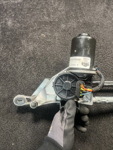 670007561 2014 Maserati Quattroporte Front Windshield Wiper Motor Linkage OEM 670007561