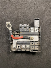 84095549 2017 GMC Sierra 2500 Denali Battery Power Distribution Tray OEM 84095549