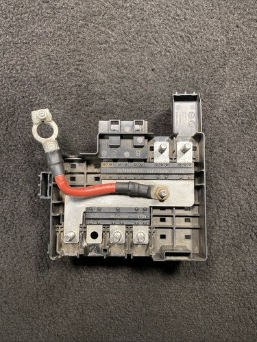 84095549 2017 GMC Sierra 2500 Denali Battery Power Distribution Tray OEM 84095549