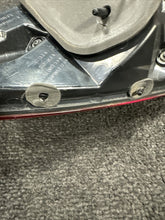 2016 Kia Cadenza Right Side Taillight Lamp Assembly OEM