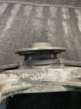 2015 Maserati Ghibli Front Left Spindle Knuckle Wheel Hub OEM 34k