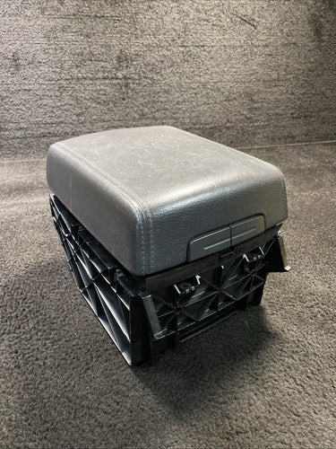 7L6863762 06-10 Volkswagen Touareg Center Console Storage Lid Armrest Gray OEM 7L6863762