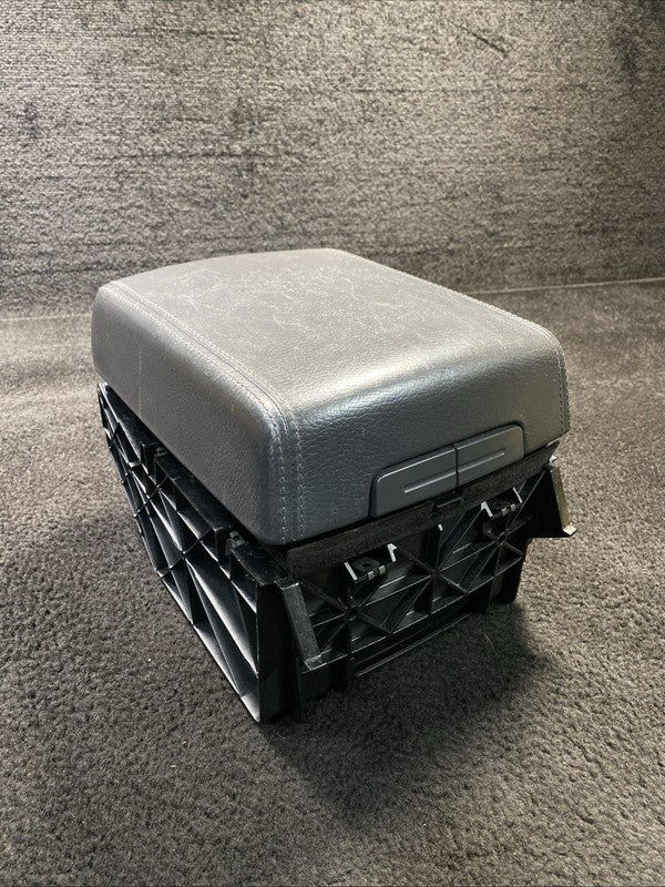 7L6863762 06-10 Volkswagen Touareg Center Console Storage Lid Armrest Gray OEM 7L6863762