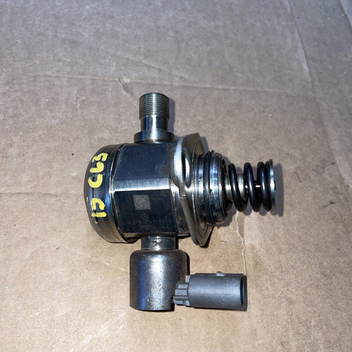 0261520220 2015 Mercedes Benz W218 CL 550 High Pressure Fuel Pump LH. OEM PN:0261520220