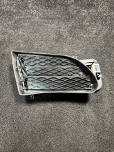 100726800E 2015 Tesla Model S Front Left Bumper Active Louvre Shutter Grille OEM 100726800E