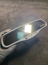 015306 2005 Lincoln Town Car Rear View Mirror Auto Dim OEM 015306