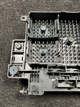 15786043 2006 Cadillac Escalade Engine Fuse Relay Box OEM 15786043