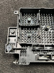 15786043 2006 Cadillac Escalade Engine Fuse Relay Box OEM 15786043