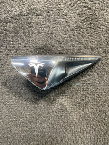 1125106-00-C 16-20 Model 3 S X Left Fender Camera Turn Signal Side Marker OEM 1125106-00-C