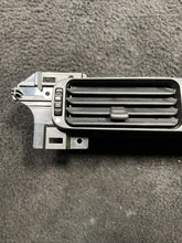 2002 Jaguar Vandenplas Center Dash Air Vent W/ Clock OEM LNF4315AA