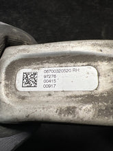 06700320520 2017 Maserati Levante Front Right Spindle Knuckle Wheel Hub OEM 06700320520