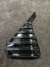 42789404 2024-2025 Cadillac CT5-V Front Right Passenger Bumper Fog Grille OEM 42789404