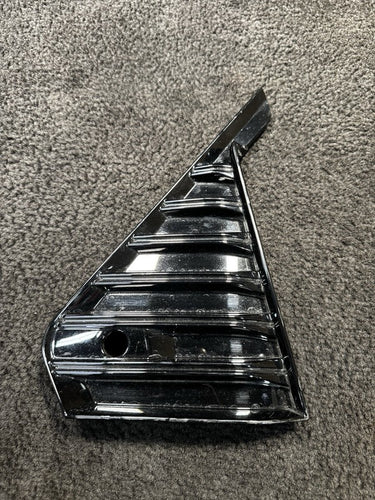 42789404 2024-2025 Cadillac CT5-V Front Right Passenger Bumper Fog Grille OEM 42789404