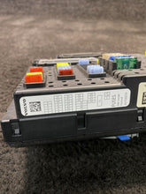 28080156 2003-2014 Volvo S60 V70 XC70 XC90 Trunk Fuse Box Relay OEM 28080156