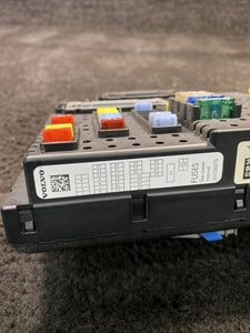 28080156 2003-2014 Volvo S60 V70 XC70 XC90 Trunk Fuse Box Relay OEM 28080156