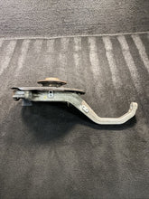 2015 Maserati Ghibli Front Left Spindle Knuckle Wheel Hub OEM 18k