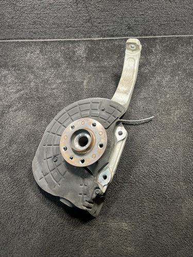 06700320520 2017 Maserati Levante Front Right Spindle Knuckle Wheel Hub OEM 06700320520