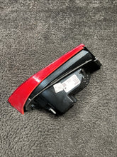 670009228 2014 Maserati Quattroporte Right Side Inner Trunk Taillight Lamp OEM 670009228