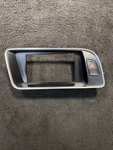 8R1857186P3Q7 09-14 Audi Q5 Center Dash Screen Bezel Trim W/ Hazard Switch OEM 8R1857186P3Q7