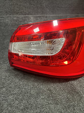 2016 Kia Cadenza Right Side Taillight Lamp Assembly OEM