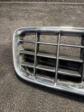 8620641 2005 Volvo XC90 Front Center Grille OEM 8620641