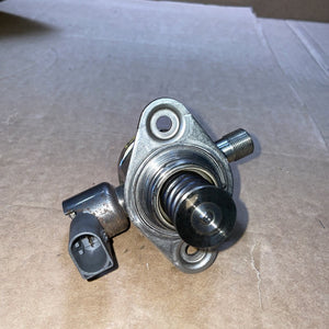 0261520220 2015 Mercedes Benz W218 CL 550 High Pressure Fuel Pump LH. OEM PN:0261520220