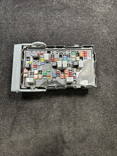 23180744 2014 Chevrolet Silverado Engine Fuse Relay Box OEM