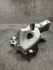 7843291 2013 BMW F10 M5 Left Driver Side Intake Air Cleaner Box OEM 7843291