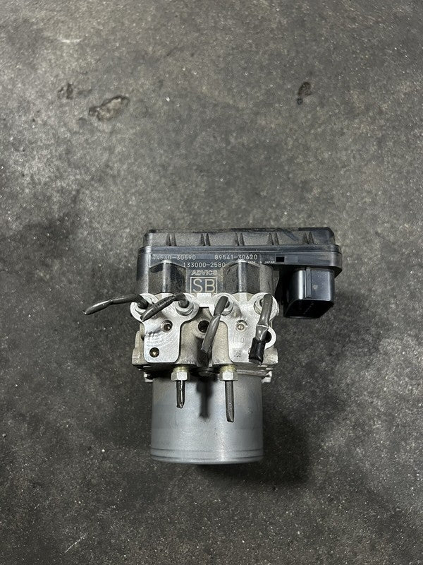 89541-30620 2014-2015 Lexus GS350 ABS Anti Lock Brake Pump OEM
