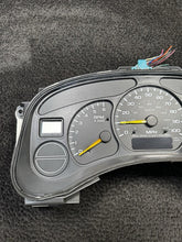 15758076 2000-2002 Chevy Suburban Speedometer Gauge Cluster 262k OEM 15758076
