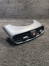 97410-B2000-EQ 14-19 Kia Soul Center Dashboard AC Air Vents W/ Hazard Switch OEM 97410-B2000-EQ
