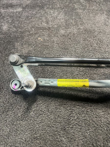 670007561 2014 Maserati Quattroporte Front Windshield Wiper Motor Linkage OEM 670007561