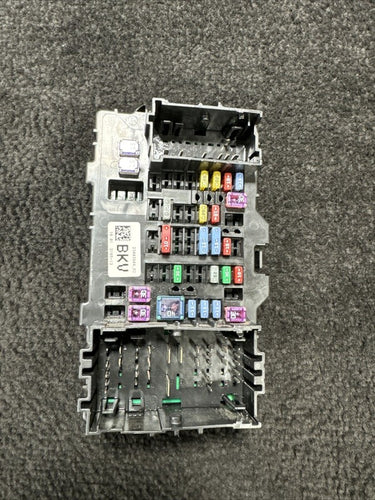 23443944 2016 GMC Sierra 3500 Right Cabin Fuse Relay Box OEM 23443944