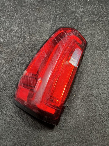 84760020 2020 GMC Sierra 2500 Right Side LED Taillight Lamp OEM 84760020 SCRATCHED