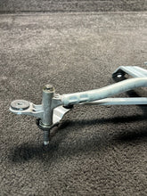 3397021991 2019 Volvo XC90 Front Windshield Wiper Linkage W/ Motor OEM 3397021991