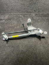670007561 2014 Maserati Quattroporte Front Windshield Wiper Motor Linkage OEM 670007561