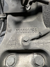 06700320530 2017 Maserati Levante Front Left Spindle Knuckle Wheel Hub OEM 06700320530