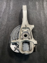 2015 Maserati Ghibli Front Left Spindle Knuckle Wheel Hub OEM 18k