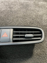 97410-B2000-EQ 14-19 Kia Soul Center Dashboard AC Air Vents W/ Hazard Switch OEM 97410-B2000-EQ