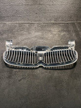 10627110 2006-2008 BMW 750i 760i Front Upper Kidney Grill Grille Assembly OEM 10627110