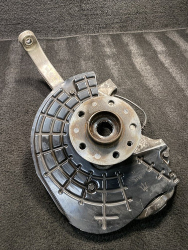 2014 Maserati Ghibli Front Right Spindle Knuckle Wheel Hub OEM 62k