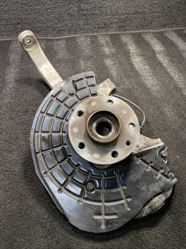 2014 Maserati Ghibli Front Right Spindle Knuckle Wheel Hub OEM 62k