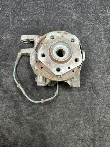 2008 Maserati Grand Turismo Rear Right Spindle Knuckle Wheel Hub Assembly OEM ￼