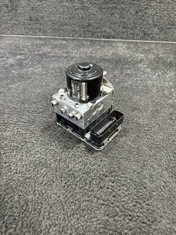 95B614517T 2020 Porsche Macan GTS Anti Lock And Brake Pump OEM 95B614517T