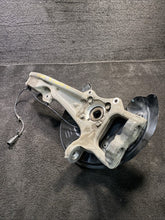 4990718 2016-2020 Tesla Model X Front Right Passenger Spindle Knuckle Hub OEM 1027316-00