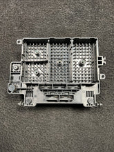 15786043 2006 Cadillac Escalade Engine Fuse Relay Box OEM 15786043