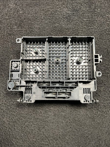 15786043 2006 Cadillac Escalade Engine Fuse Relay Box OEM 15786043