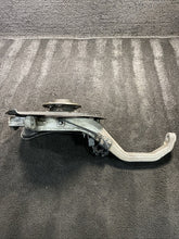 2015 Maserati Ghibli Front Left Spindle Knuckle Wheel Hub OEM 34k