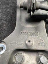 06700320520 2017 Maserati Levante Front Right Spindle Knuckle Wheel Hub OEM 06700320520